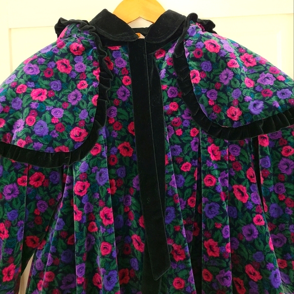 SOLD!! ⭐HOST PICK⭐  VINTAGE - Children's cotton velvet coat with separate hood. - Picture 15 of 16